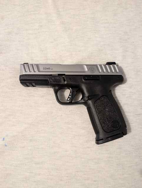 S&amp;W SD 40 New Unfired