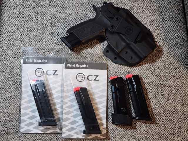 *Pending* For Sale/Trade CZ P07 (4 mags / Holster)