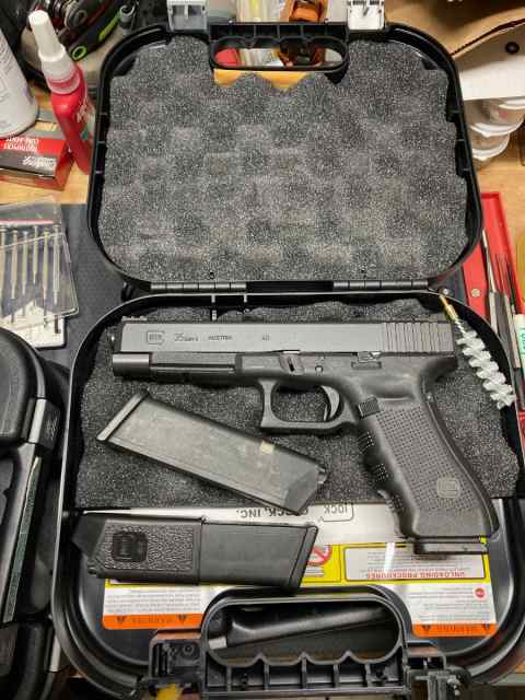 Glock G35 40 S&amp;W with Fiber Optic Front Sight / Ge