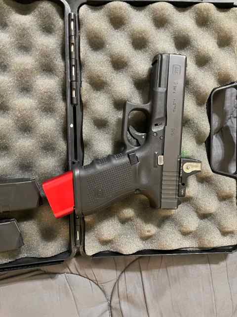 Glock 19 with trijicon red dot