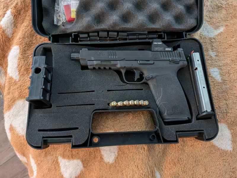 M&amp;P 5.7 w/ Holosun Red Dot