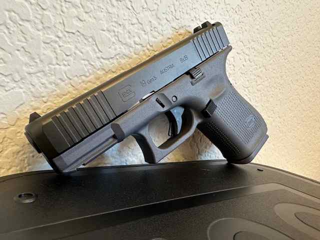 Glock 19 Grey Frame Gen 5 (9mm) - NIB