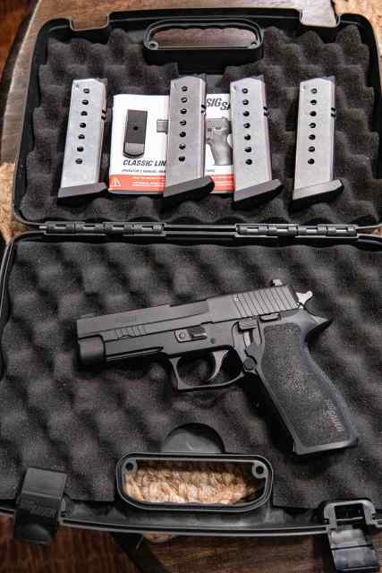 Sig Sauer P220 Elite .45 ACP w/ 4 mags