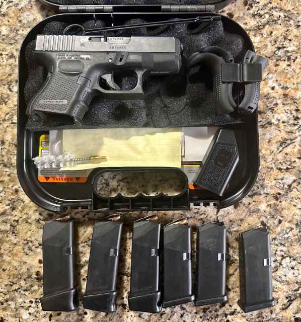 Glock 26 Gen 4 with 6 mags