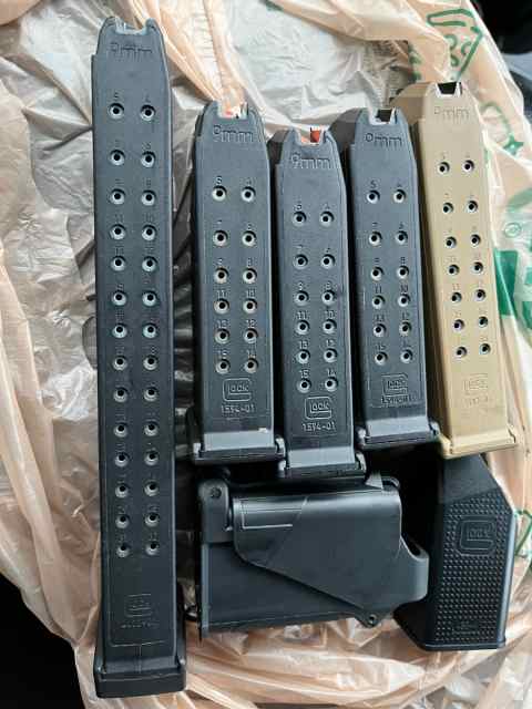 3 Glock 19 mags and 1 Glock 17 19X or 34 magazine