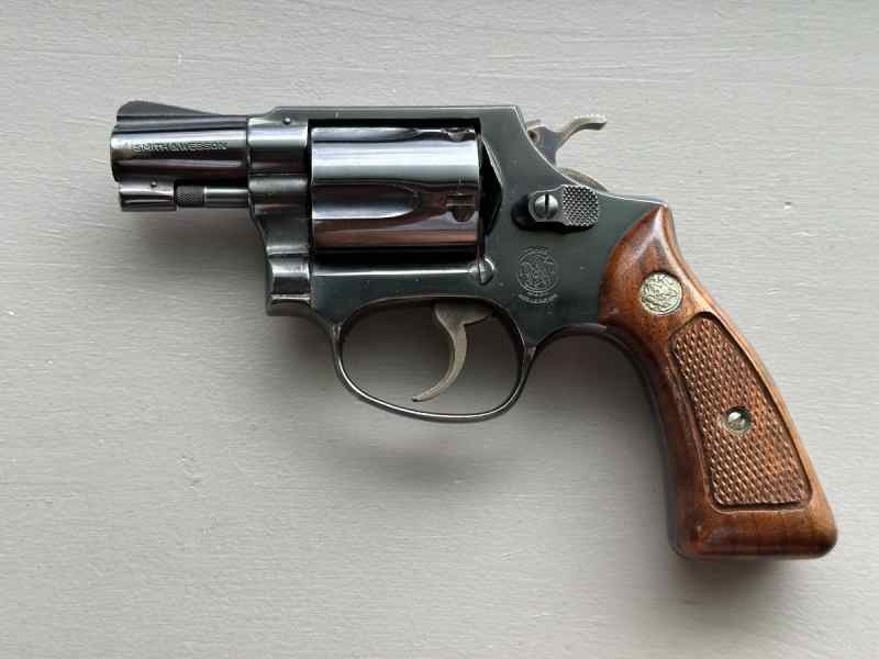 Smith &amp; Wesson Model 36 no dash, with box + papers