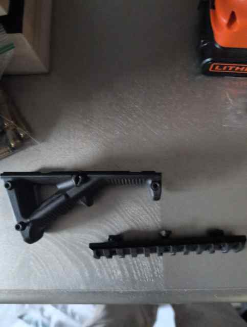 FWD Grip with rail