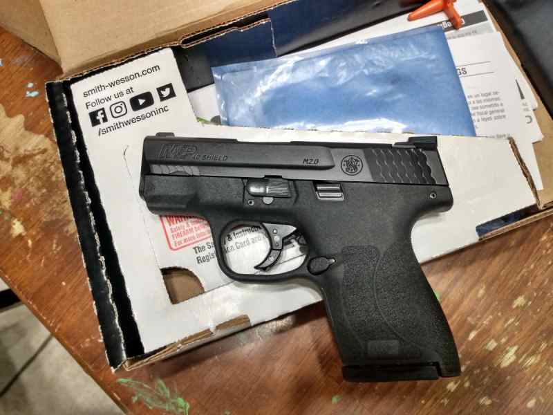 New Smith &amp; Wesson M&amp;P Shield 2.0 40 S&amp;W