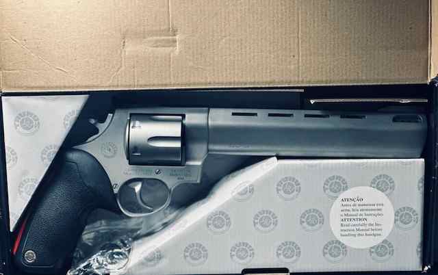 Taurus Armas Raging Bull 44 MAG Revolver W/Box